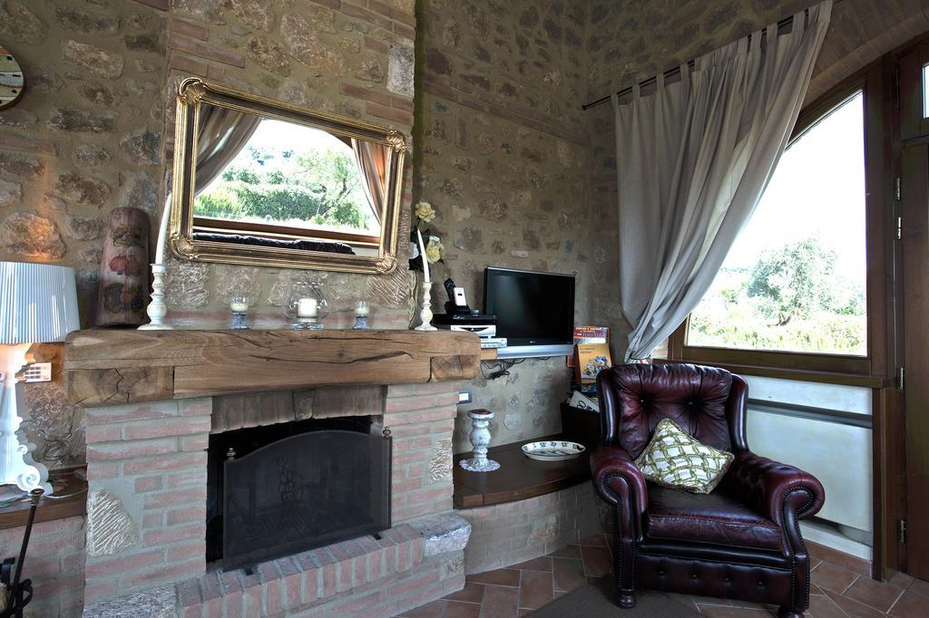Вилла Casa Sandro A Podere Pascianella Кастельмуцио Номер фото